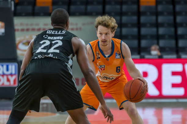 同的风格继 同的风格继