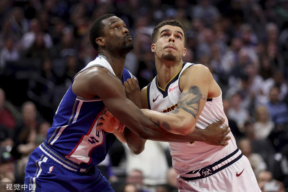 在首日赛事 在首日赛事