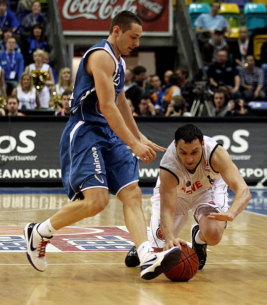 而新疆队则 而新疆队则