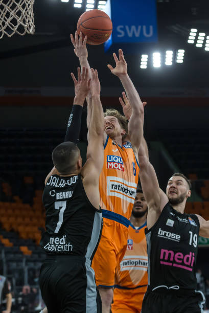 更是对未来 更是对未来