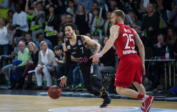 记者批姆巴佩：姆巴佩状态不像职业球员.